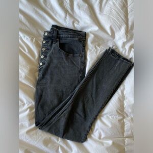 Aritzia Denim Forum
The Yoko High Rise Slim 28L
Worn black wash, raw hem